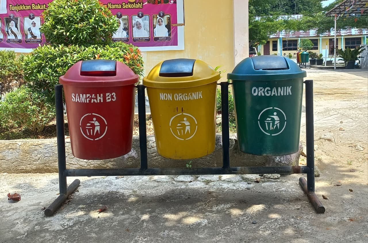 Apa Sih Arti 3 Warna Tong Sampah: Merah, Kuning, dan Hijau?
